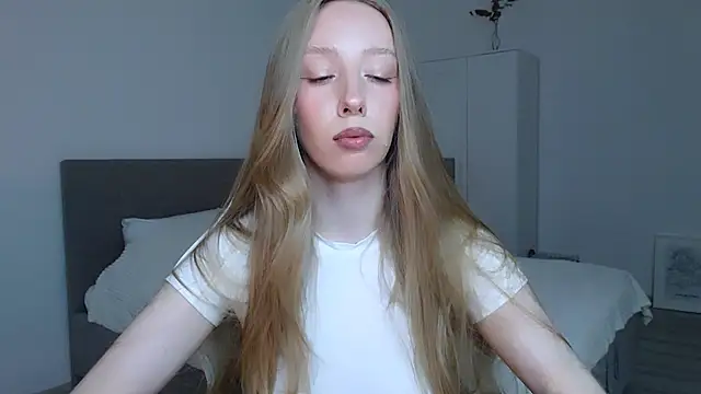 Snapshot of Luna_insniity chatting on 8, 10, 2025 Luna insniity online show from 8, 10, 2025