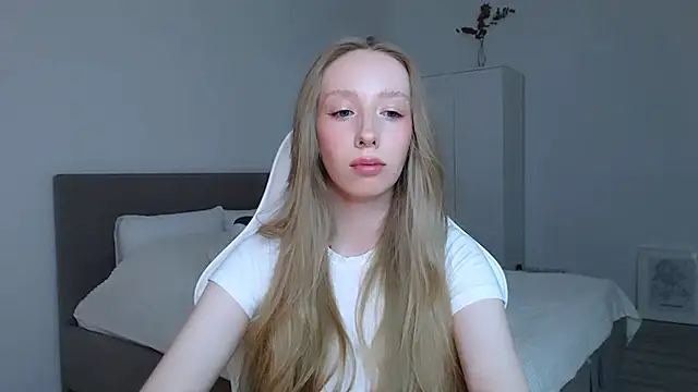 Snapshot of Luna_insniity chatting on 24, 10, 2025 Luna insniity online show from 24, 10, 2025