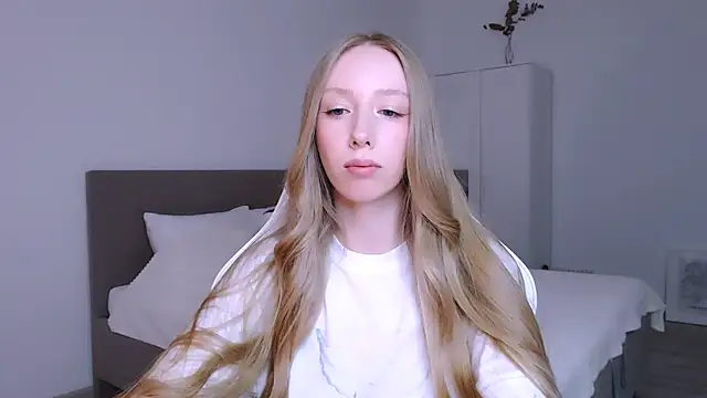 Snapshot of Luna_insniity chatting on 4, 11, 2025 Luna insniity online show from 4, 11, 2025