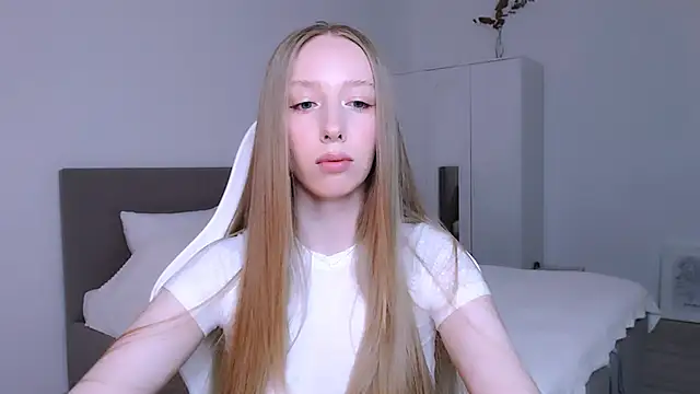 Snapshot of Luna_insniity chatting on 6, 11, 2025 Luna insniity online show from 6, 11, 2025