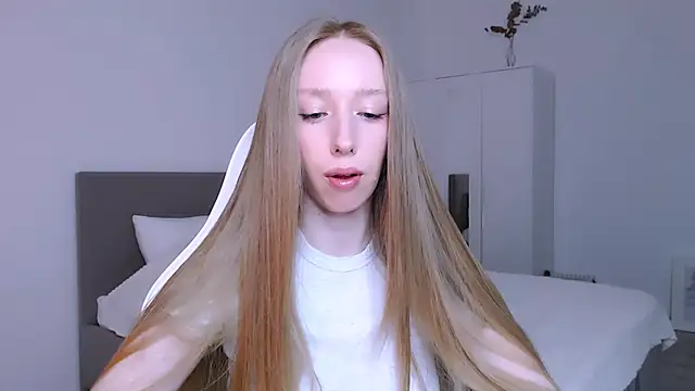 Snapshot of Luna_insniity chatting on 11, 11, 2025 Luna insniity online show from 11, 11, 2025