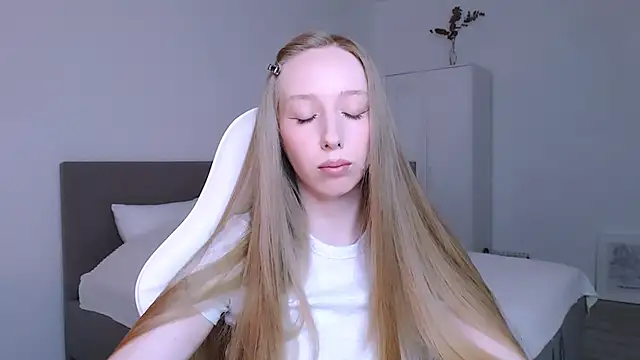 Snapshot of Luna_insniity chatting on 28, 11, 2025 Luna insniity online show from 28, 11, 2025