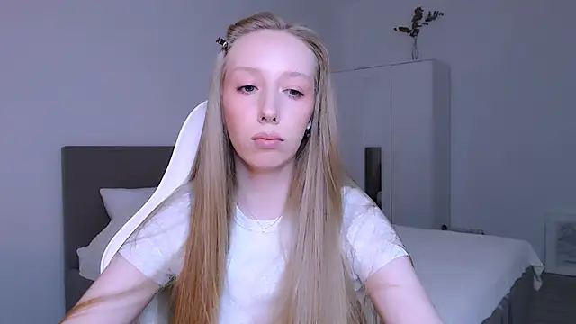 Snapshot of Luna_insniity chatting on 14, 12, 2025 Luna insniity online show from 14, 12, 2025