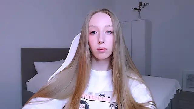 Snapshot of Luna_insniity chatting on 16, 12, 2025 Luna insniity online show from 16, 12, 2025