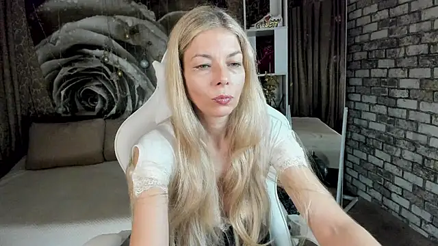 Snapshot of Eva_Melow chatting on 3, 5, 2026 Eva Melow online show from 3, 5, 2026