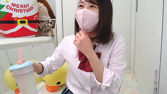 Snapshot of SUZU_ chatting on 11, 12, 2024 SUZU online show from 11, 12, 2024