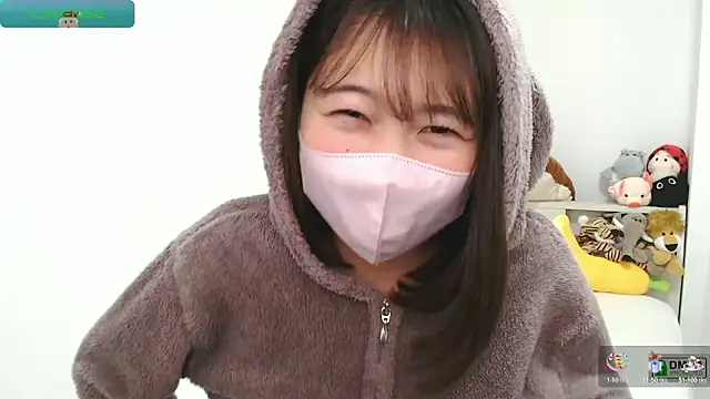 Snapshot of SUZU_ chatting on 27, 12, 2024 SUZU online show from 27, 12, 2024