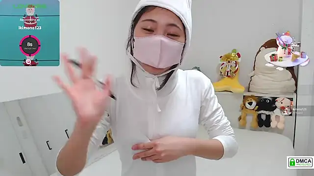 Snapshot of SUZU_ chatting on 1, 1, 2025 SUZU online show from 1, 1, 2025