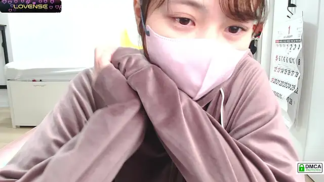 Snapshot of SUZU_ chatting on 3, 2, 2025 SUZU online show from 3, 2, 2025