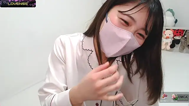 Snapshot of SUZU_ chatting on 12, 2, 2025 SUZU online show from 12, 2, 2025