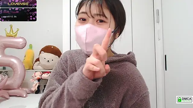 Snapshot of SUZU_ chatting on 23, 2, 2025 SUZU online show from 23, 2, 2025