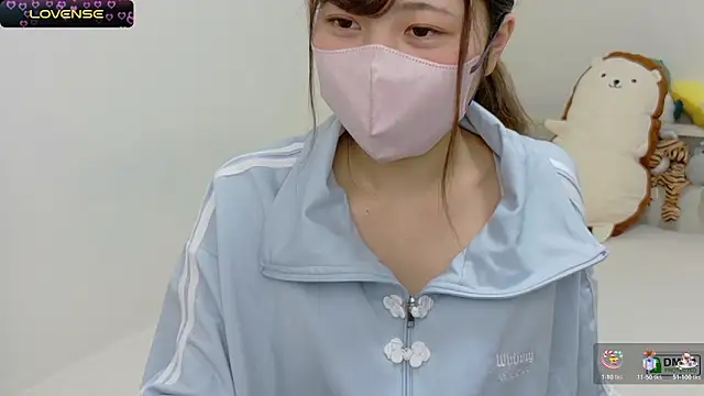 Snapshot of SUZU_ chatting on 4, 3, 2025 SUZU online show from 4, 3, 2025