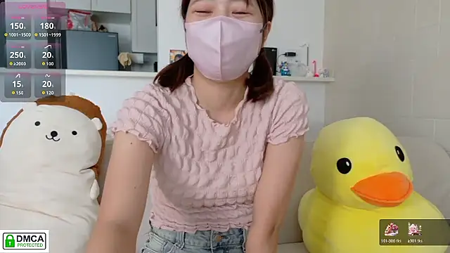 Snapshot of SUZU_ chatting on 5, 10, 2025 SUZU online show from 5, 10, 2025