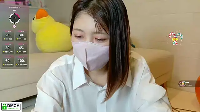 Snapshot of SUZU_ chatting on 5, 10, 2025 SUZU online show from 5, 10, 2025
