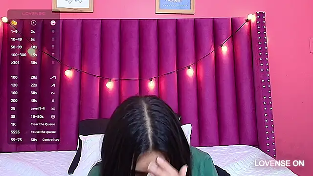 Snapshot of littlee_emilyy_ chatting on 24, 1, 2025 littlee emilyy  online show from 24, 1, 2025