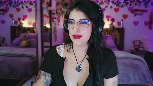 Snapshot of azahar__ziiz chatting on 21, 5, 2026 azahar ziiz online show from 21, 5, 2026