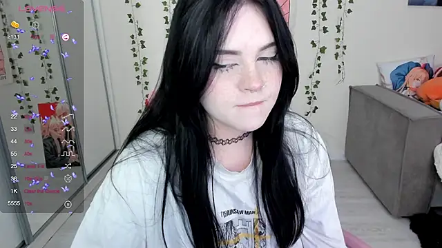 Snapshot of SelenaCute chatting on 4, 2, 2025 SelenaCute online show from 4, 2, 2025