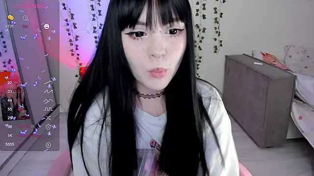 Snapshot of SelenaCute chatting on 4, 3, 2025 SelenaCute online show from 4, 3, 2025