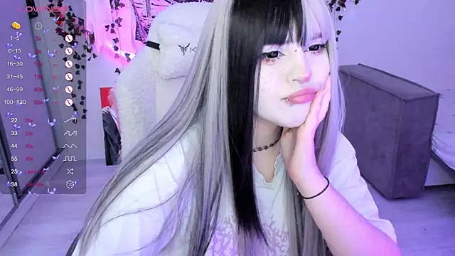 Snapshot of SelenaCute chatting on 11, 11, 2025 SelenaCute online show from 11, 11, 2025