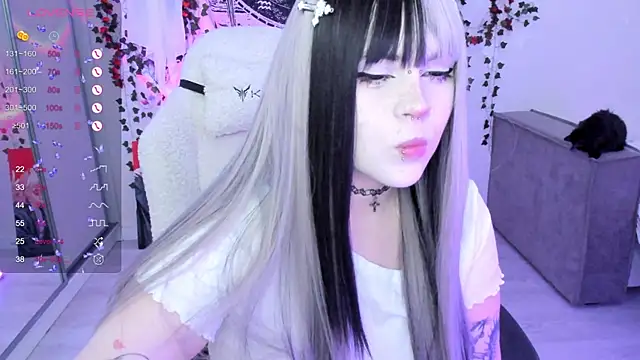 Snapshot of SelenaCute chatting on 15, 11, 2025 SelenaCute online show from 15, 11, 2025