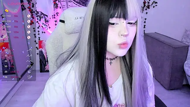 Snapshot of SelenaCute chatting on 23, 11, 2025 SelenaCute online show from 23, 11, 2025