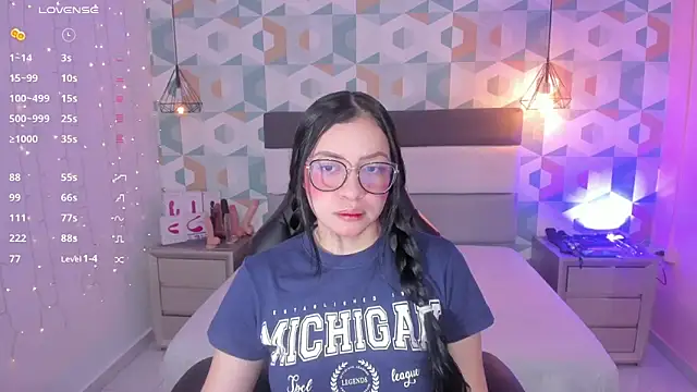 Snapshot of megancero chatting on 7, 3, 2025 megancero online show from 7, 3, 2025