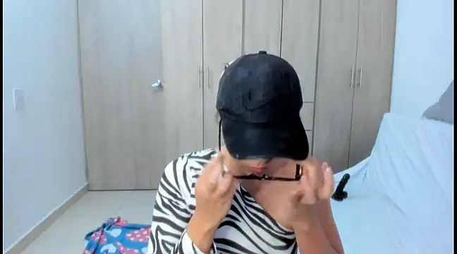 Snapshot of Hana_Zurah chatting on 4, 2, 2025 Hana Zurah online show from 4, 2, 2025