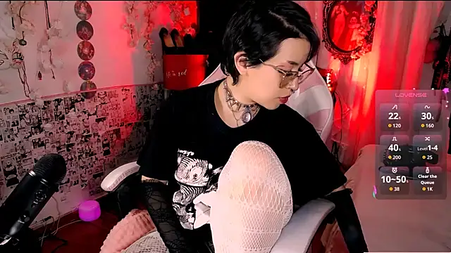 kitty roxy online show from 17, 9, 2025