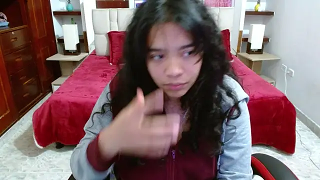 laureentt  online show from 7, 3, 2025