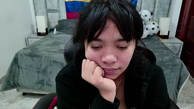 Snapshot of laureentt_ chatting on 18, 6, 2026 laureentt online show from 18, 6, 2026