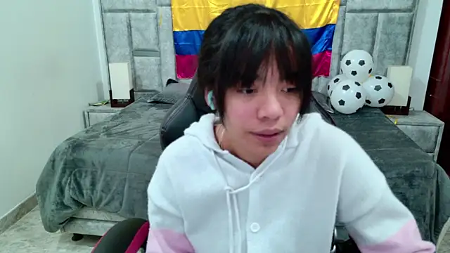 Snapshot of laureentt_ chatting on 22, 6, 2026 laureentt online show from 22, 6, 2026