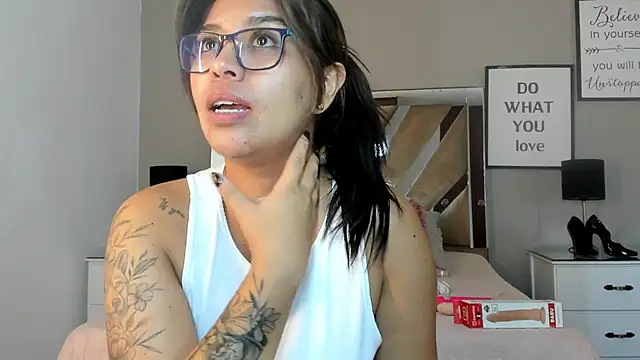 sharlott18 online show from 8, 1, 2025