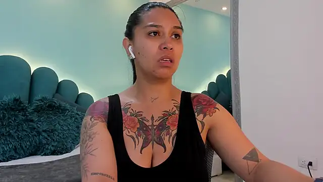 sharlott18 online show from 6, 4, 2026