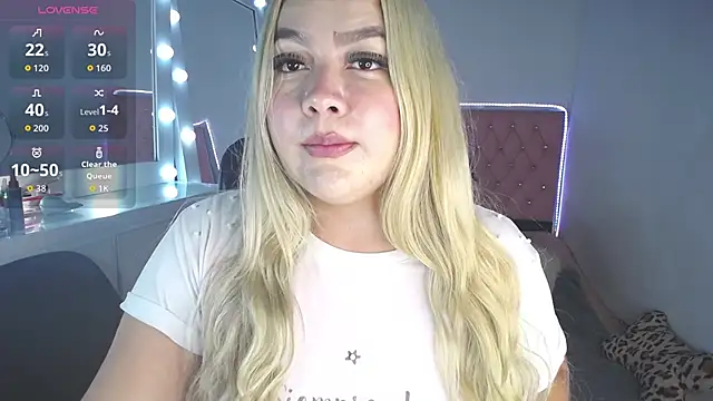 Snapshot of Celeste__sweetx chatting on 10, 9, 2025 Celeste sweetx online show from 10, 9, 2025