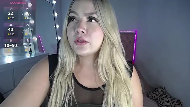 Snapshot of Celeste__sweetx chatting on 18, 10, 2025 Celeste sweetx online show from 18, 10, 2025