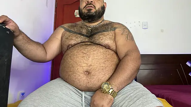 Snapshot of Latino_bigcock chatting on 17, 10, 2025 Latino bigcock online show from 17, 10, 2025