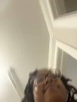 Snapshot of SweetHoneyBunz chatting on 28, 10, 2025 SweetHoneyBunz online show from 28, 10, 2025