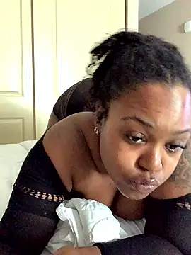 SweetHoneyBunz online show from 29, 4, 2026