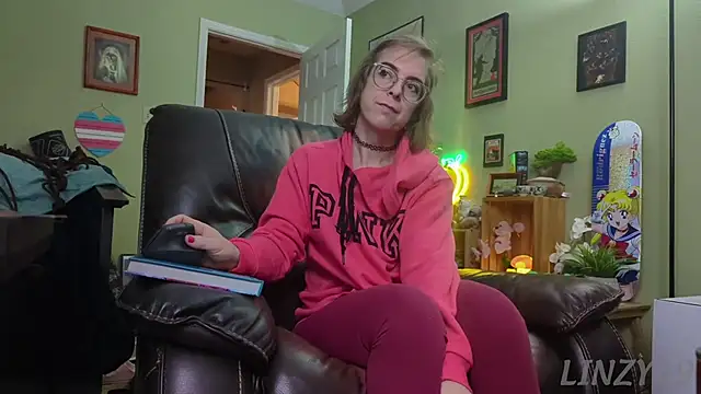 Snapshot of Linzy_19 chatting on 17, 1, 2025 Linzy 19 online show from 17, 1, 2025