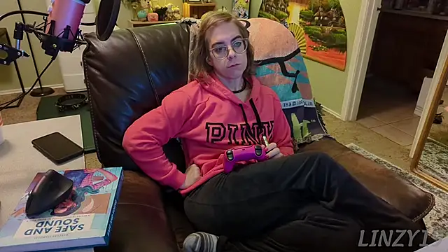 Snapshot of Linzy_19 chatting on 3, 2, 2025 Linzy 19 online show from 3, 2, 2025