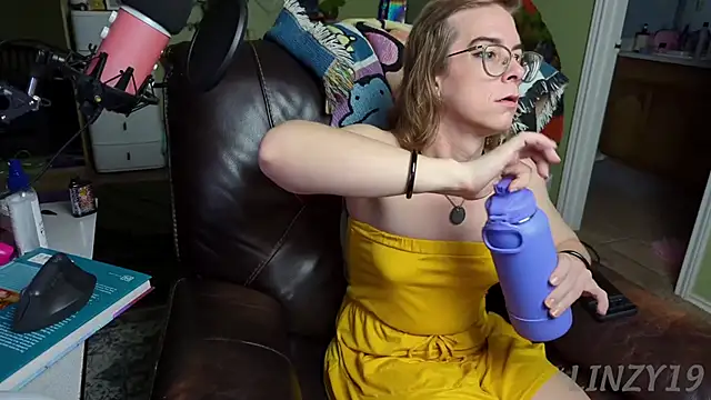 Snapshot of Linzy_19 chatting on 1, 3, 2025 Linzy 19 online show from 1, 3, 2025