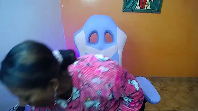 Snapshot of daleska_ayala_1 chatting on 24, 1, 2025 daleska ayala 1 online show from 24, 1, 2025