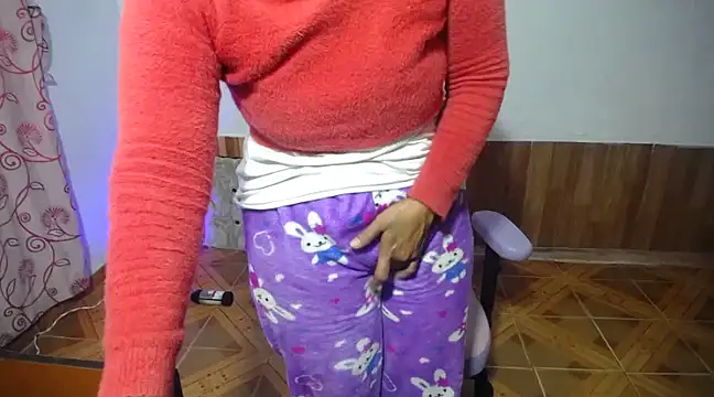 Snapshot of daleska_ayala_1 chatting on 4, 3, 2025 daleska ayala 1 online show from 4, 3, 2025