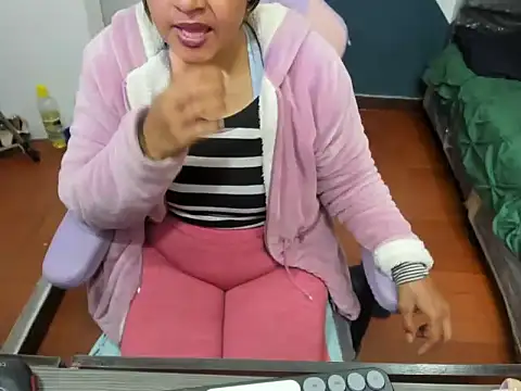 Snapshot of daleska_ayala_1 chatting on 24, 9, 2025 daleska ayala 1 online show from 24, 9, 2025