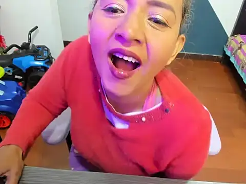 Snapshot of daleska_ayala_1 chatting on 4, 10, 2025 daleska ayala 1 online show from 4, 10, 2025