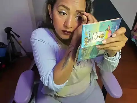 Snapshot of daleska_ayala_1 chatting on 13, 10, 2025 daleska ayala 1 online show from 13, 10, 2025