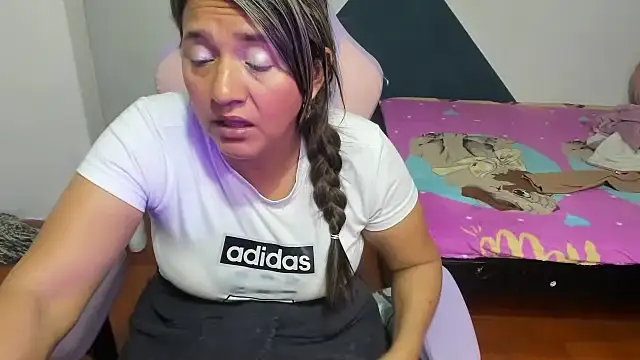 Snapshot of daleska_ayala_1 chatting on 21, 10, 2025 daleska ayala 1 online show from 21, 10, 2025