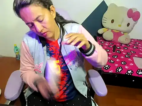 Snapshot of daleska_ayala_1 chatting on 6, 11, 2025 daleska ayala 1 online show from 6, 11, 2025