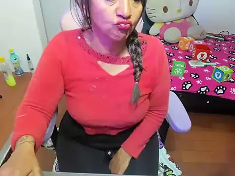 Snapshot of daleska_ayala_1 chatting on 8, 11, 2025 daleska ayala 1 online show from 8, 11, 2025