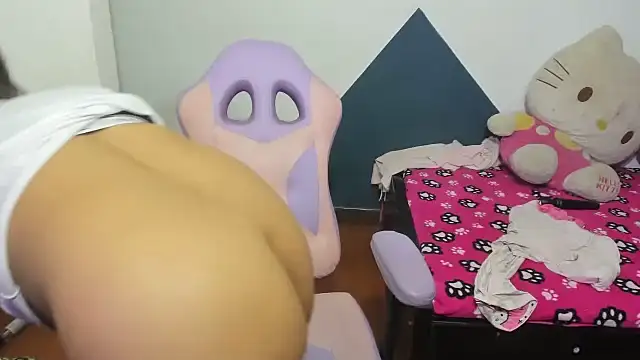 Snapshot of daleska_ayala_1 chatting on 11, 11, 2025 daleska ayala 1 online show from 11, 11, 2025